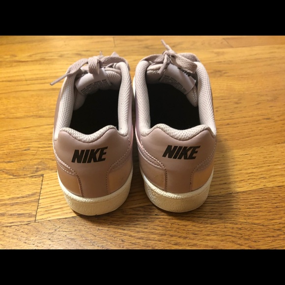 Nike sneakers, size 7.5 - Picture 3 of 5